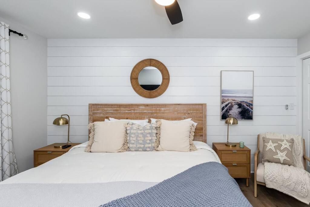 Island Joy - Newly Renovated/Walk To The Beach! Oak Island Ngoại thất bức ảnh
